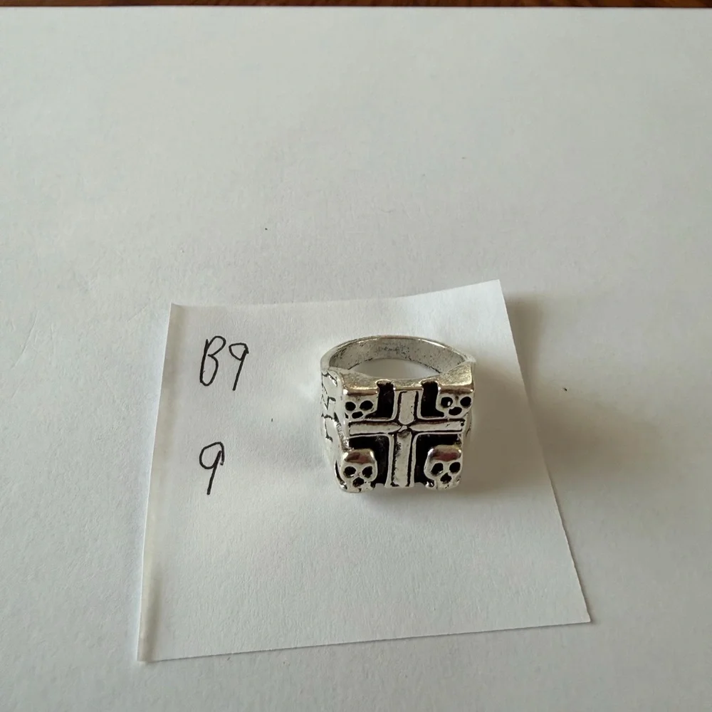 Silver Skull‎ Ring